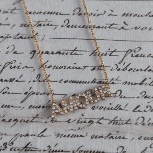Collier Chaine Doré Femme avec Pendentif “AMOUR” Pavé de Zirconiums