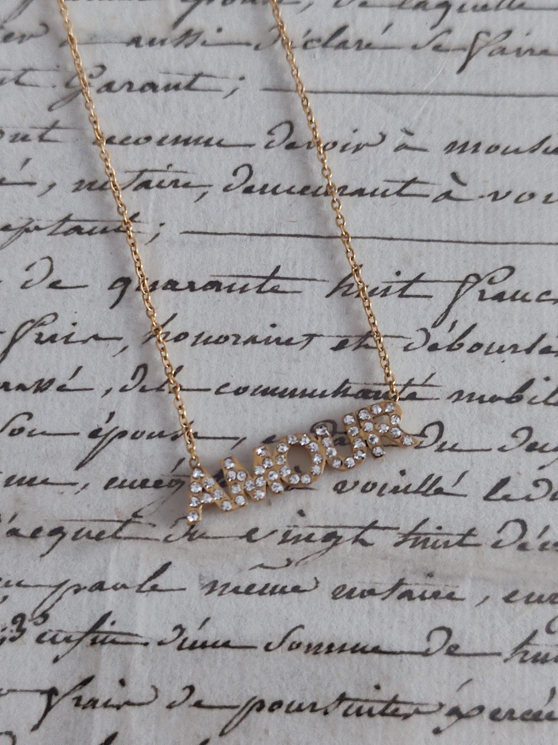 Collier Chaine Doré Femme avec Pendentif “AMOUR” Pavé de Zirconiums