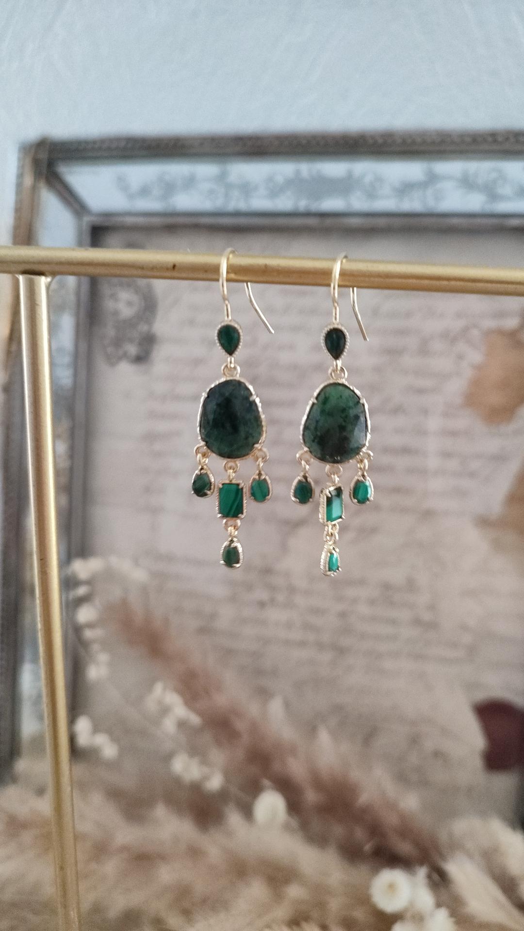 Boucles d'oreilles doré en acier inoxydable et pierres naturelles verte – Image 3