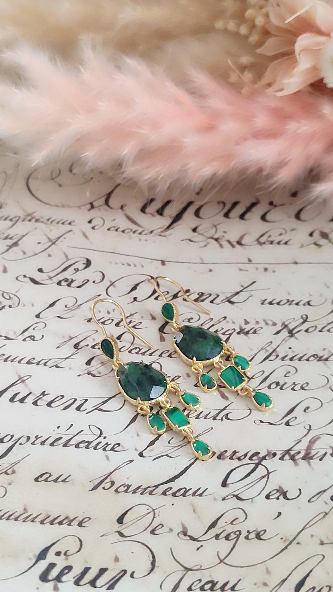 Boucles d'oreilles doré en acier inoxydable et pierres naturelles verte – Image 2