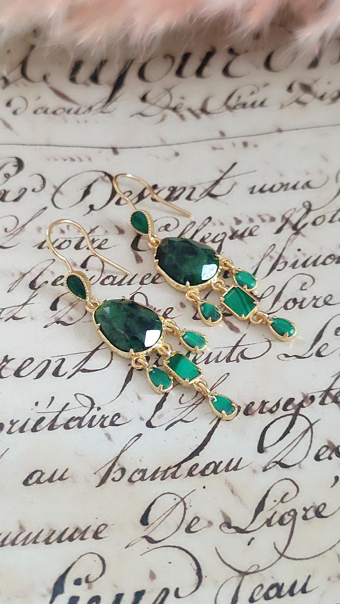 Boucles d'oreilles doré en acier inoxydable et pierres naturelles verte